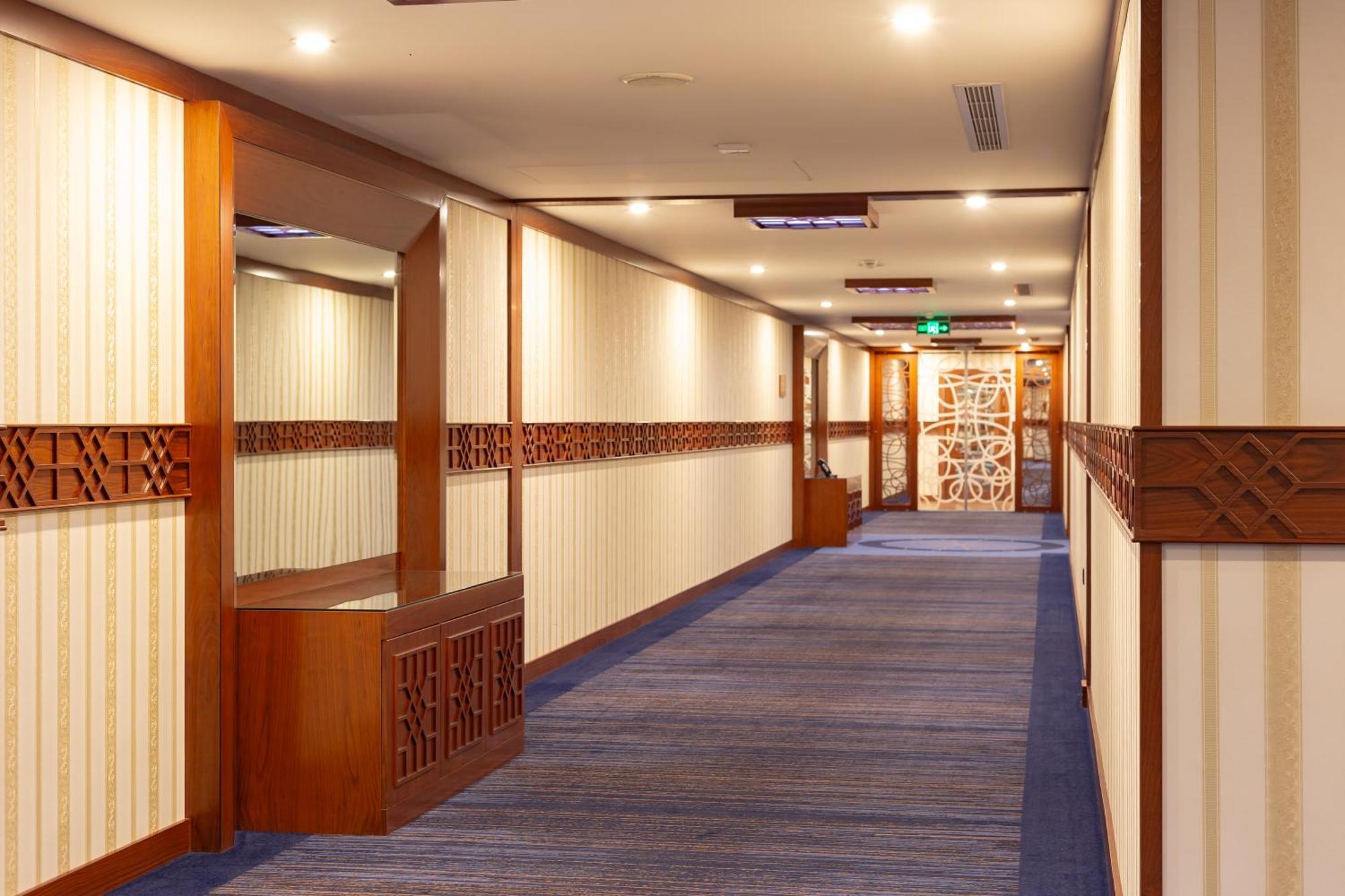Cristal Erbil Hotel Exterior photo A corridor