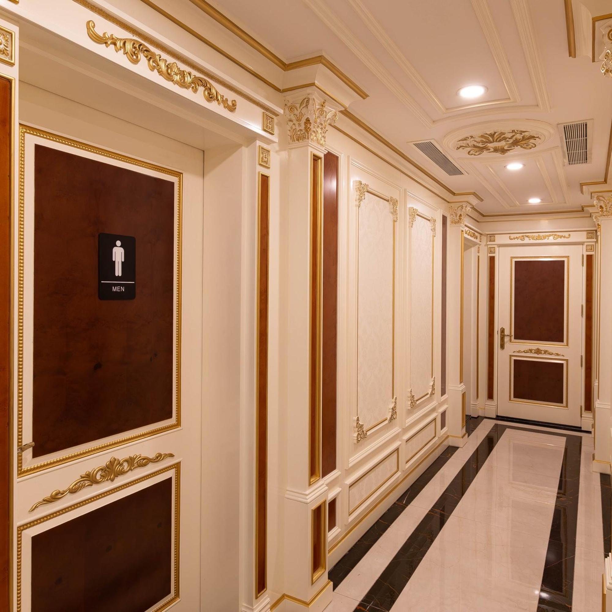 Cristal Erbil Hotel Exterior photo The interior of the train