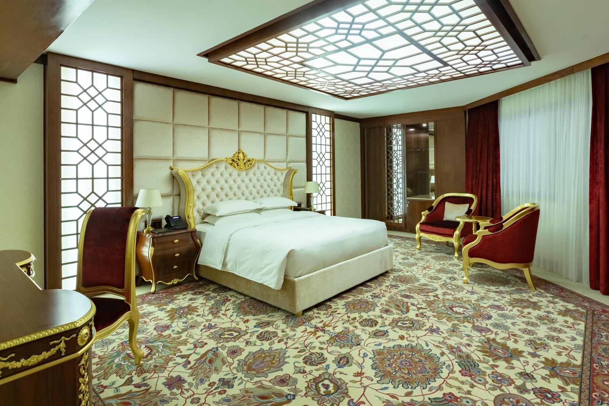 Cristal Erbil Hotel Exterior photo A bedroom in the hotel